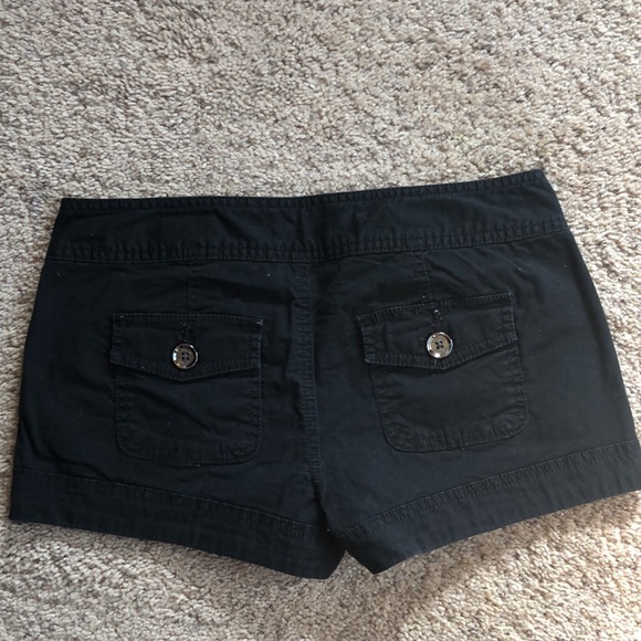 Express Shorts - Picture 2 of 5